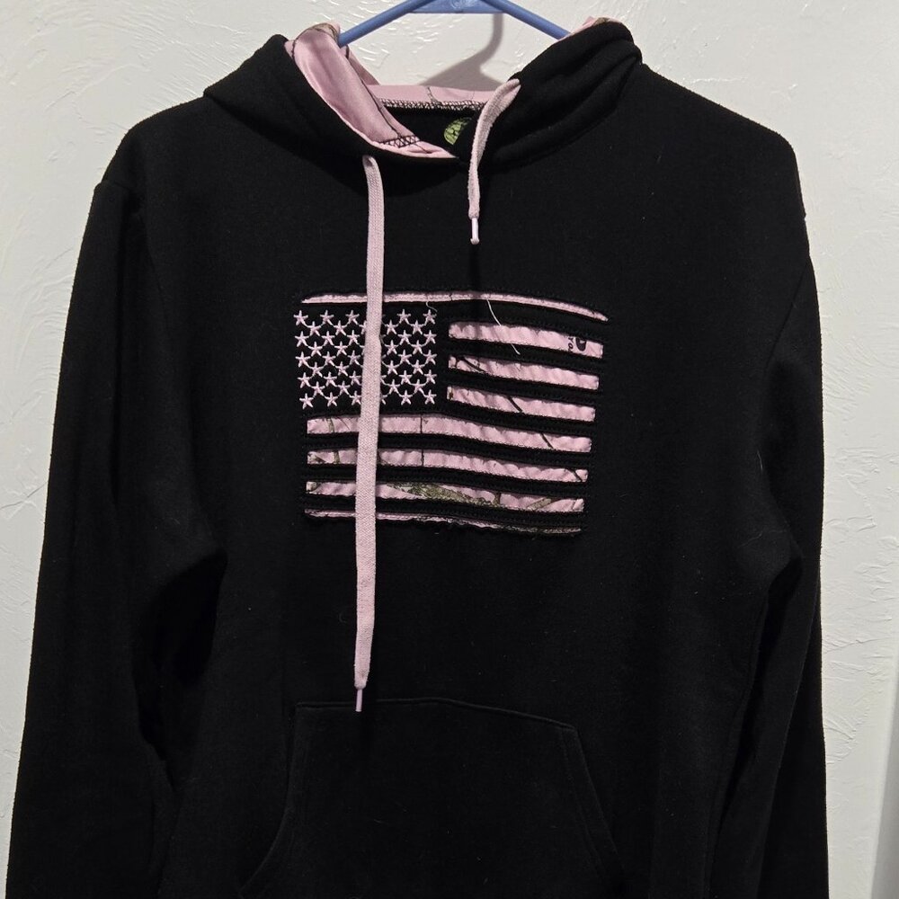 Almost new women’s (L) Hoodie by Mossy Oak in excellent condition with minimal w